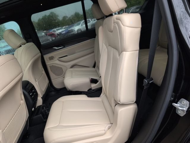 New 2026 Diamond Black Crystal Pearl-Coat Exterior Paint Jeep Limited image 26