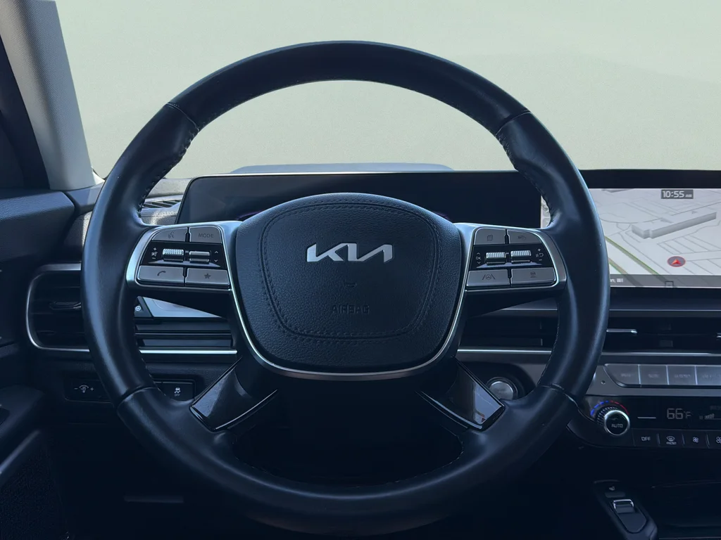 Certified Used 2025 Ebony Black Kia S image 28