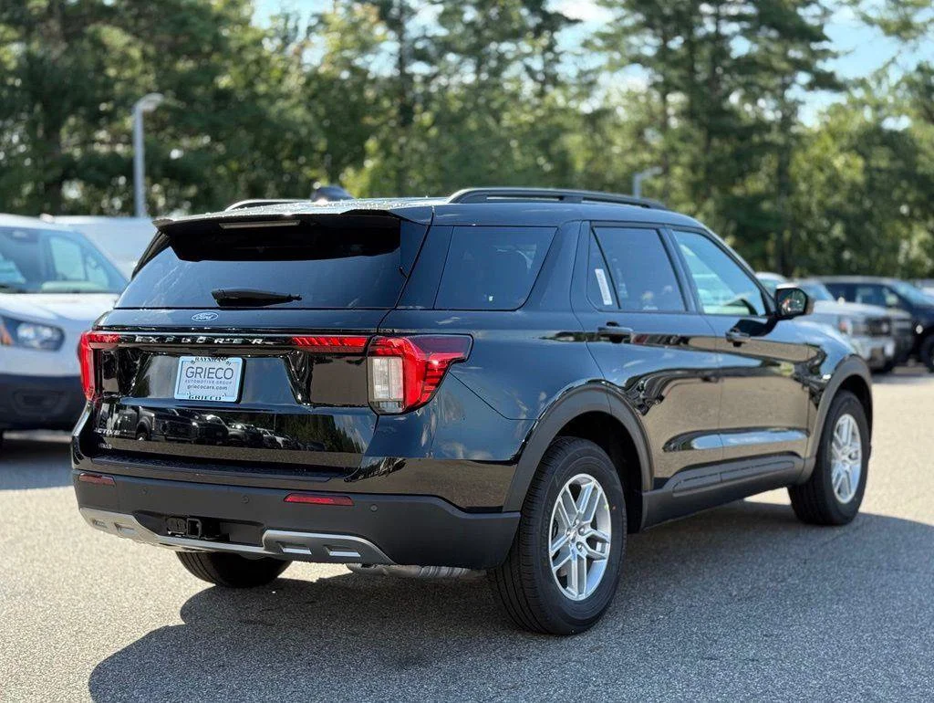 New 2027 Agate Black Metallic Ford Active image 4