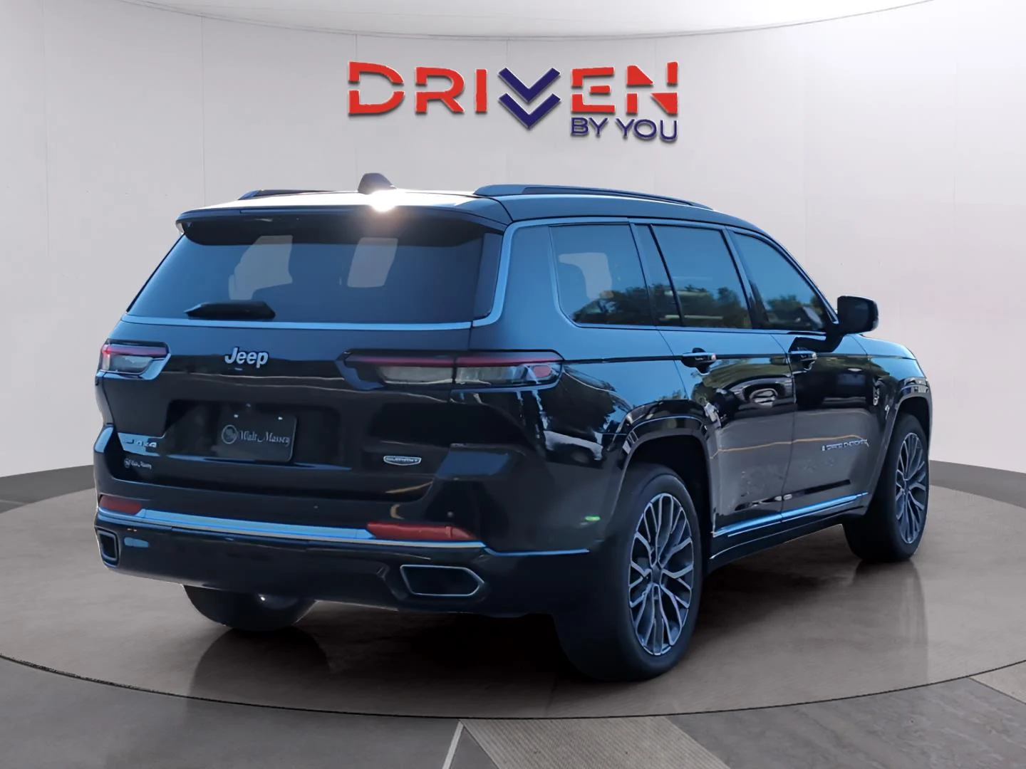 Used 2021 Diamond Black Crystal Pearlcoat Jeep Summit Reserve image 5