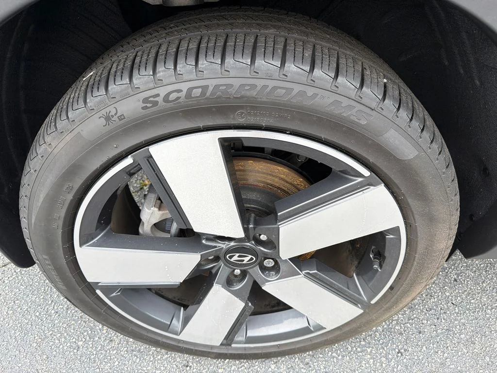 Used 2025 Black Hyundai Limited image 17