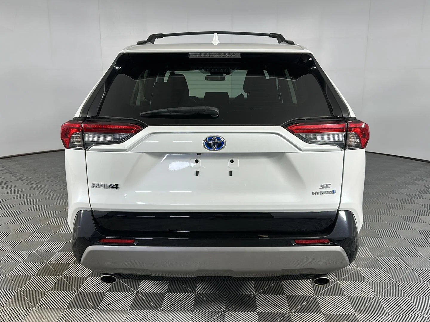 Used 2024 Wind Chill Pearl Toyota Hybrid SE image 22