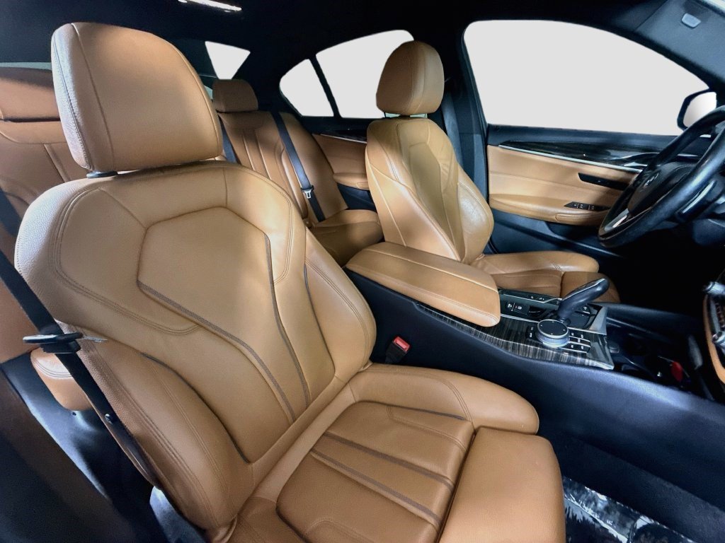 Used 2021 Dark Graphite Metallic BMW 540i xDrive image 25