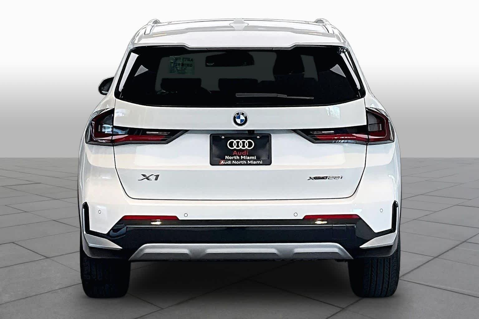 Used 2025 Alpine White BMW xDrive28i image 9