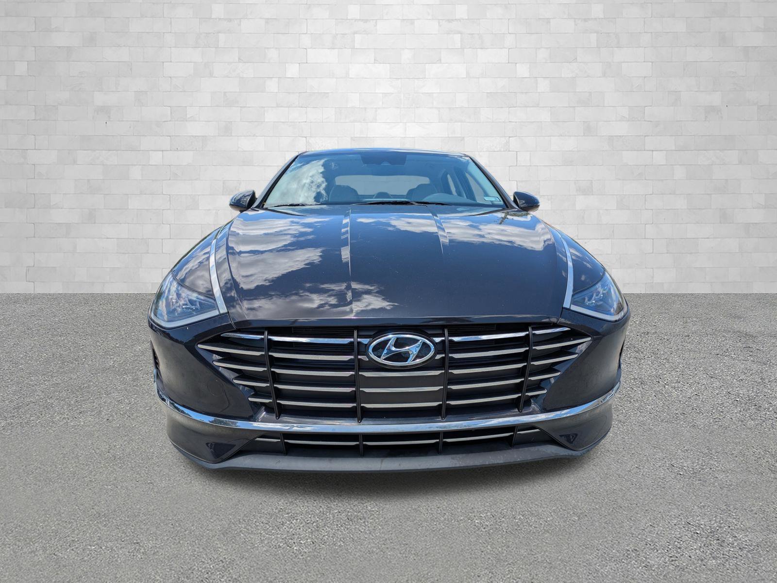 Certified Used 2023 Carbon Blue Hyundai SE image 6