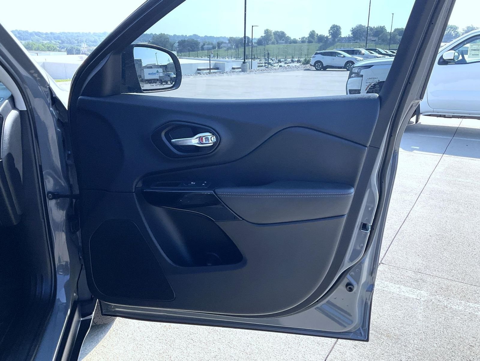 Used 2023 Gray Jeep Altitude image 17