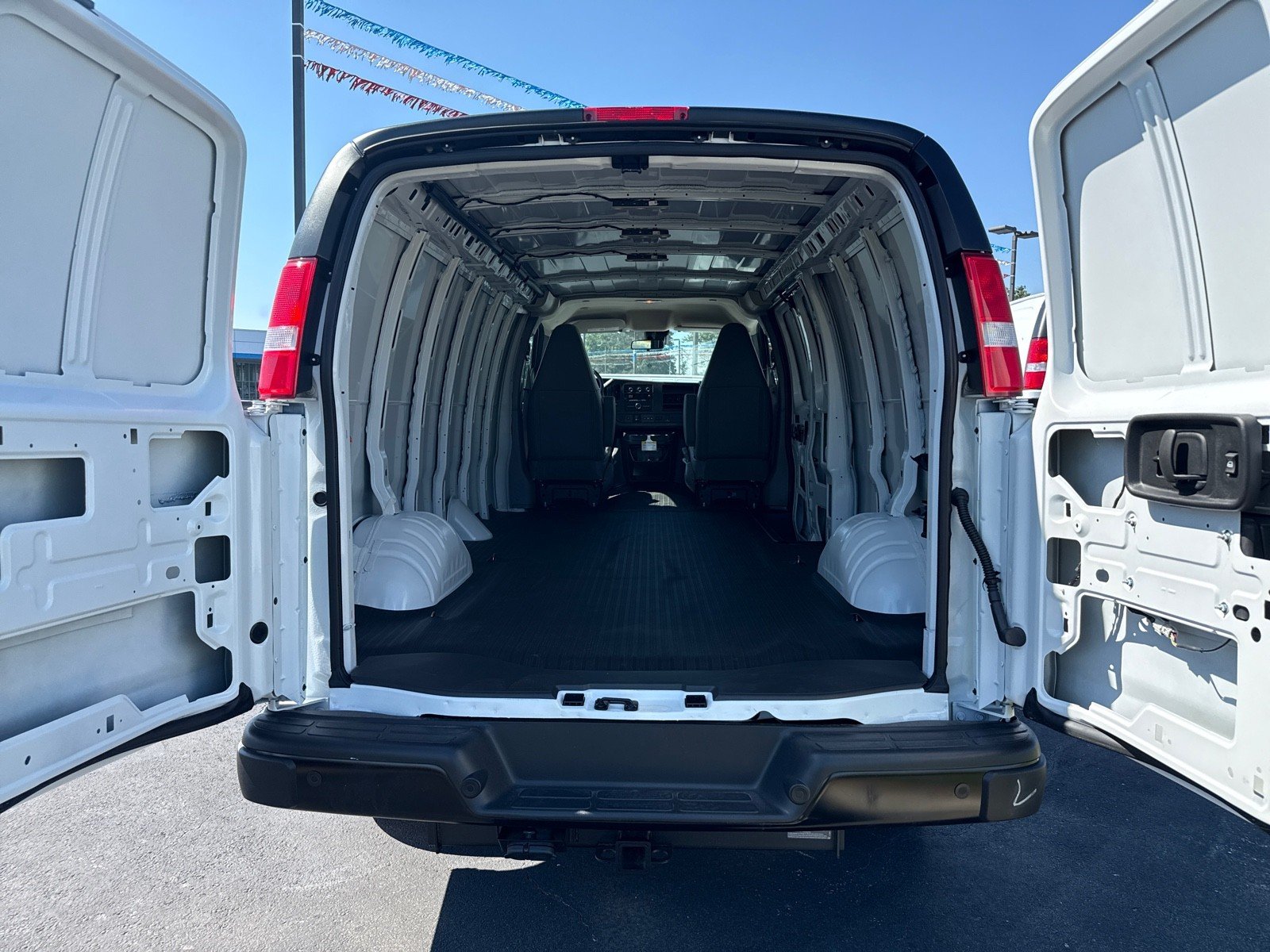 2025 Chevrolet Express Cargo Work Van - Photo 5
