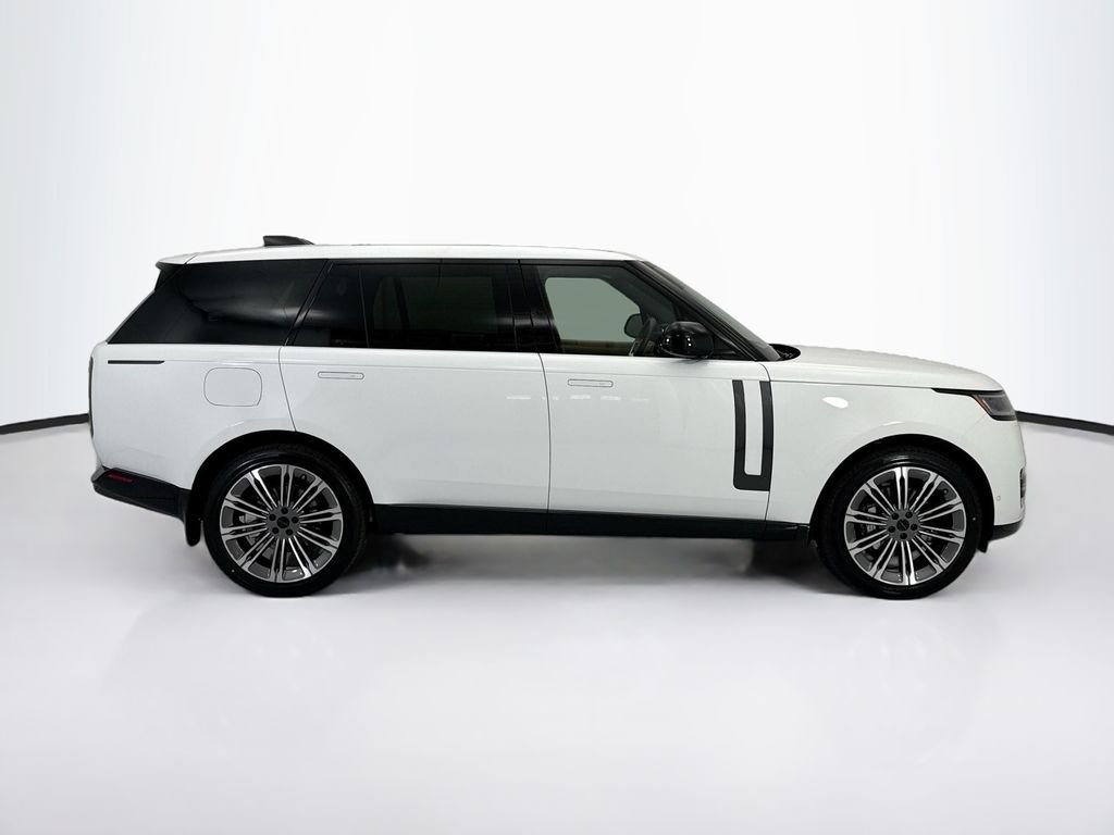 New 2026 Fuji White LAND ROVER SE 7 Seats image 4