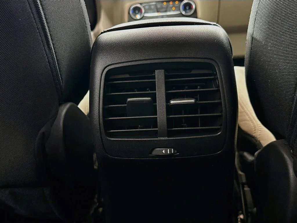 Used 2022 Black Ford SE image 30
