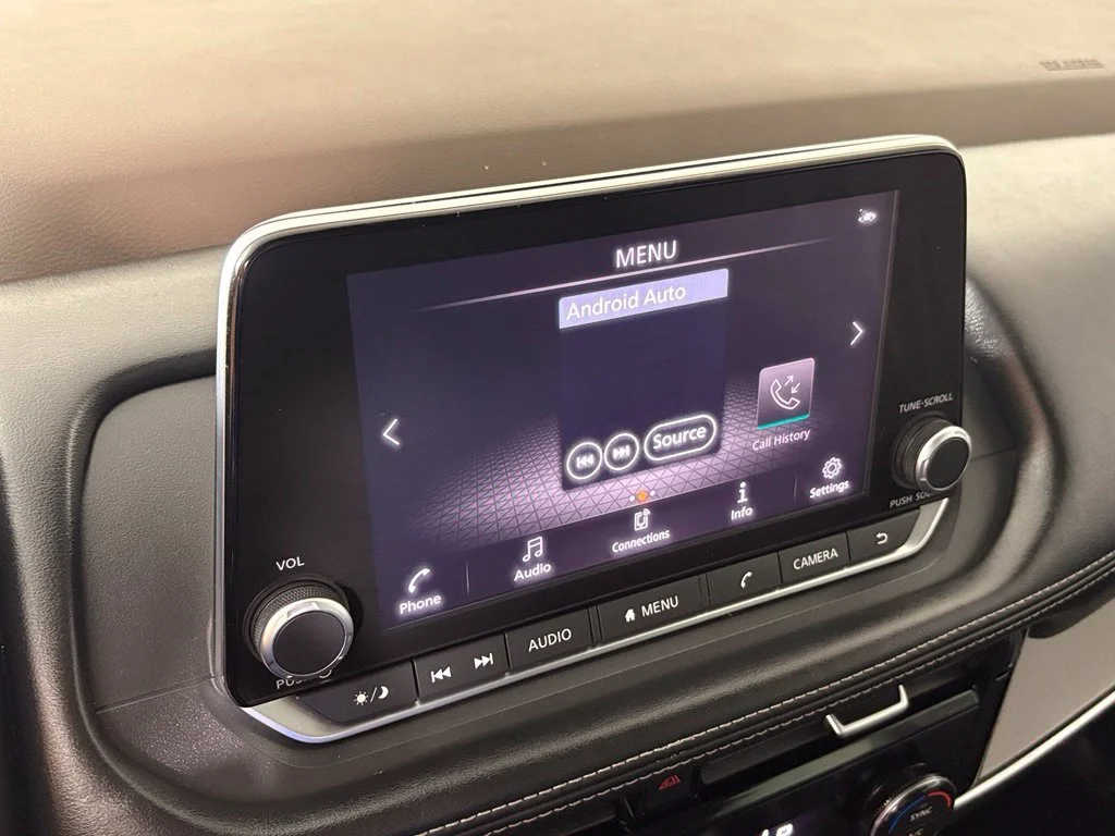 Used 2022 Gray Nissan SV image 23