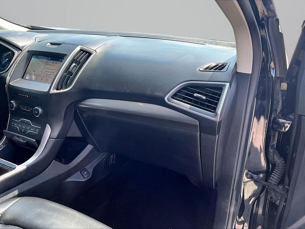 Used 2019 Black Ford SEL image 17
