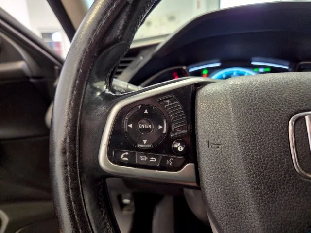 Used 2017  Honda Touring image 25