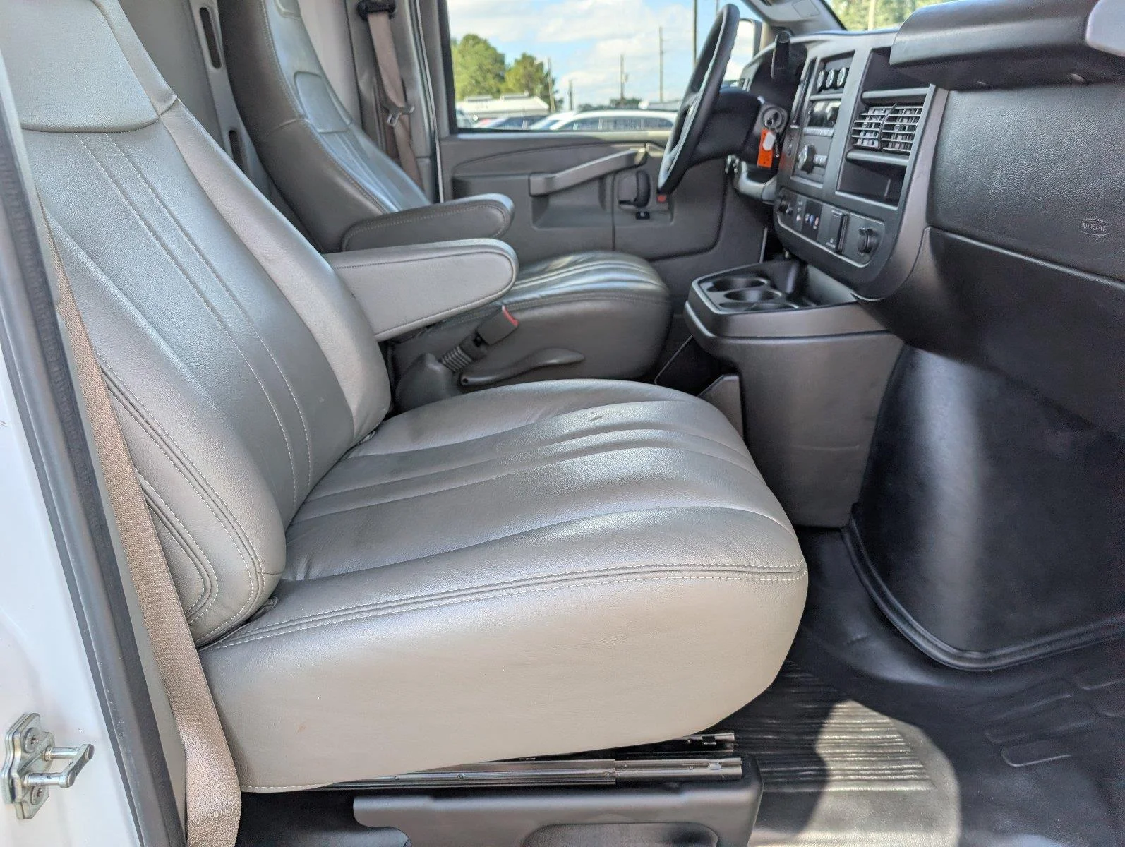 Used 2025 Summit White Chevrolet WT image 38
