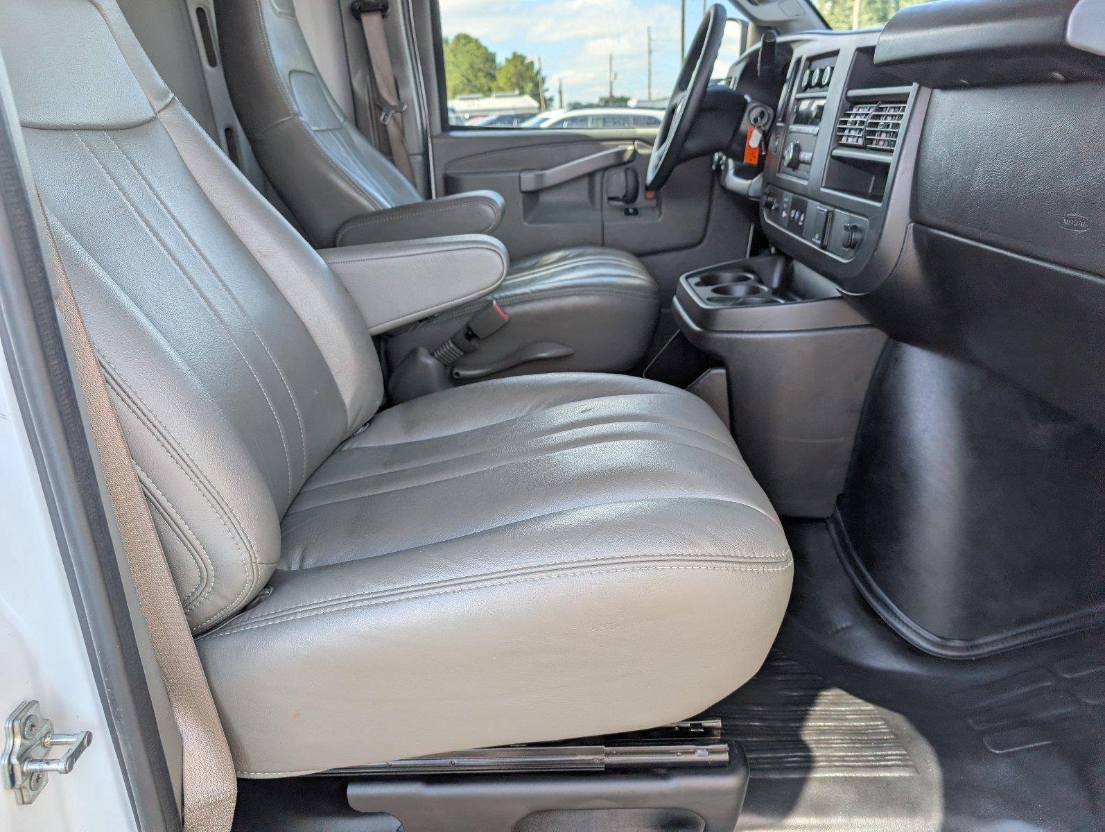 Used 2025 Summit White Chevrolet WT image 38