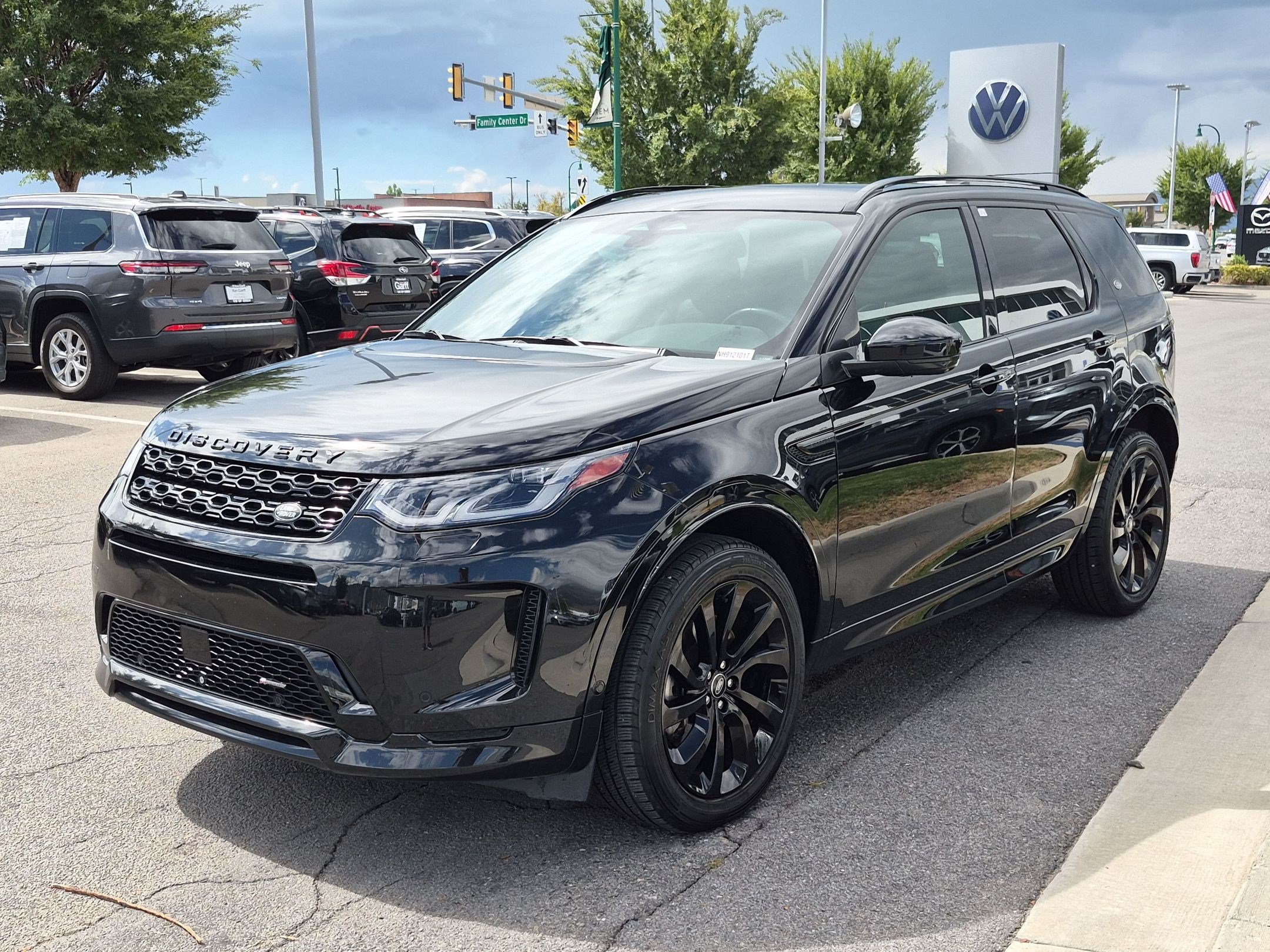 Used 2022 Santorini Black Metallic Land Rover S R-Dynamic image 9