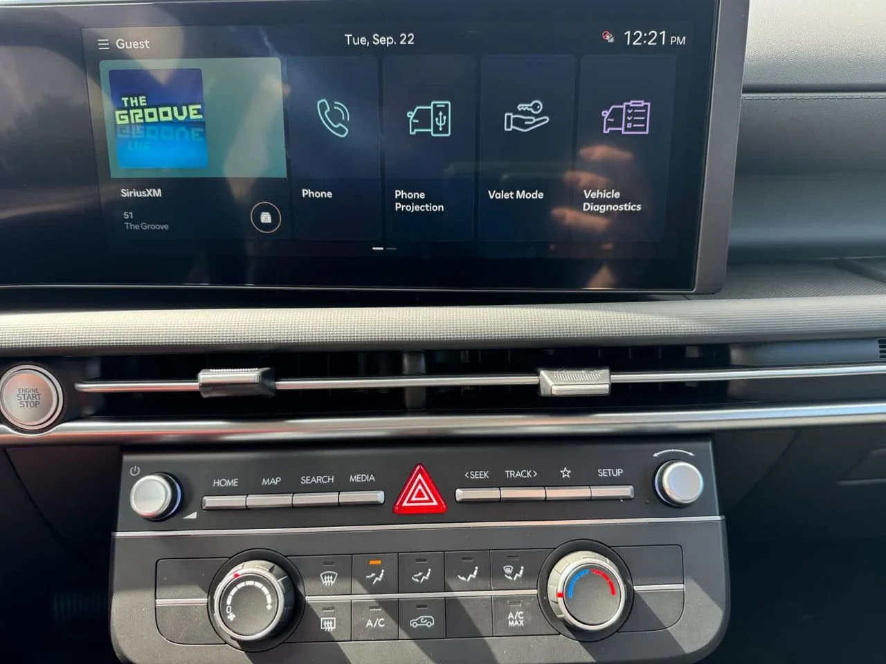 New 2026 White Hyundai SE AWD image 15