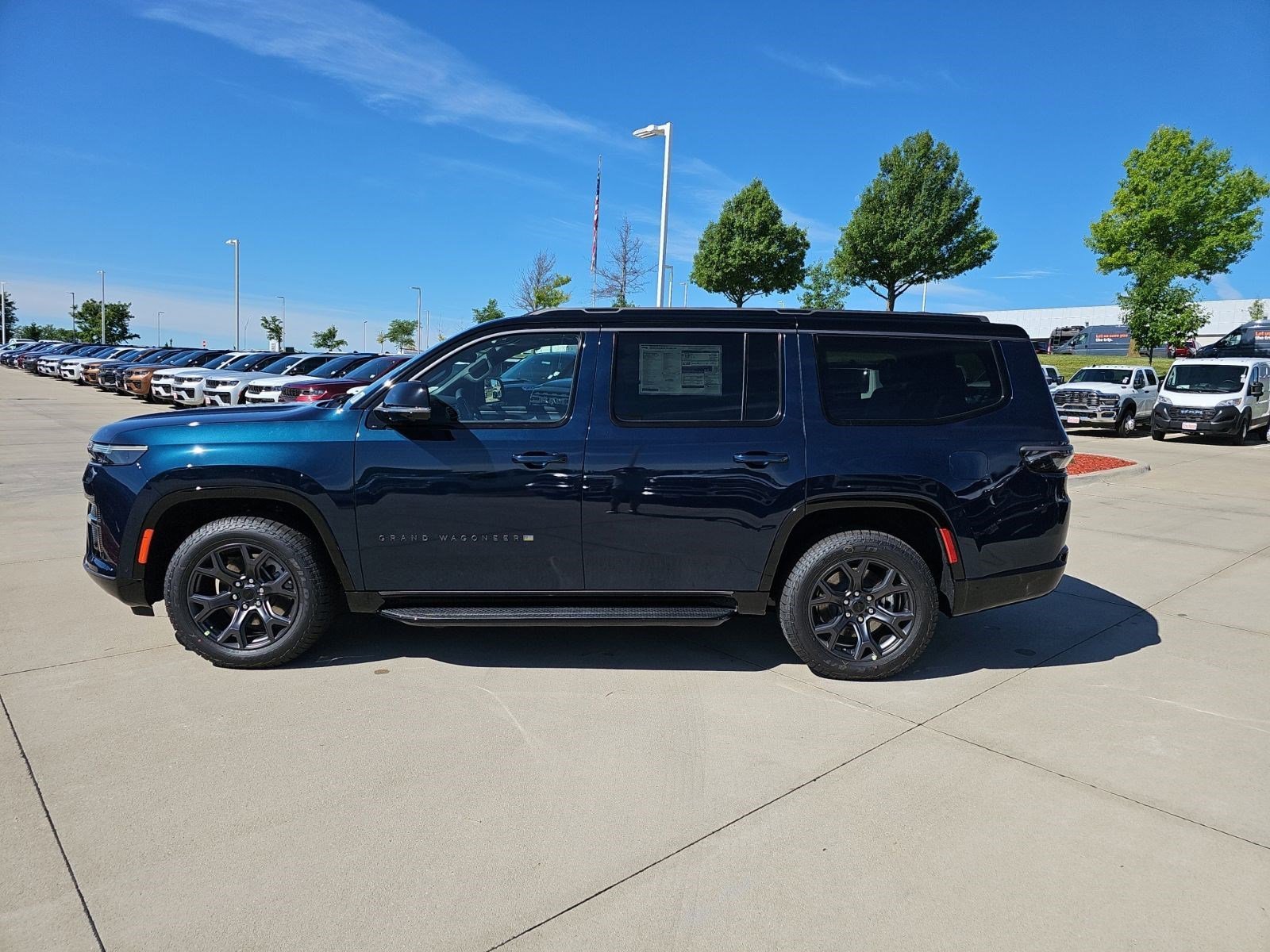 New 2026 Fathom Blue Pearlcoat Jeep Upland image 2