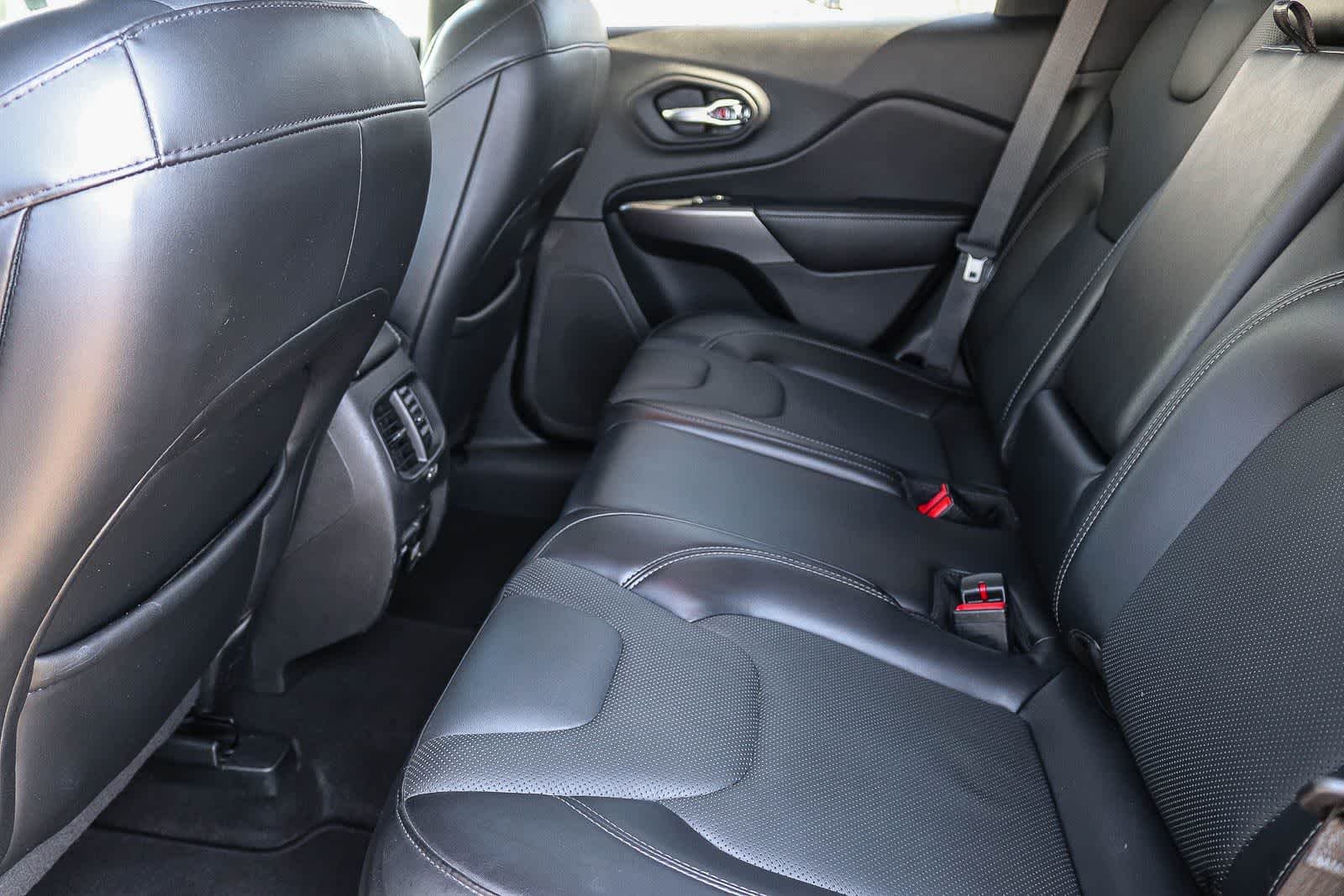 Used 2019 Granite Crystal Metallic Clearcoat Jeep Limited image 18