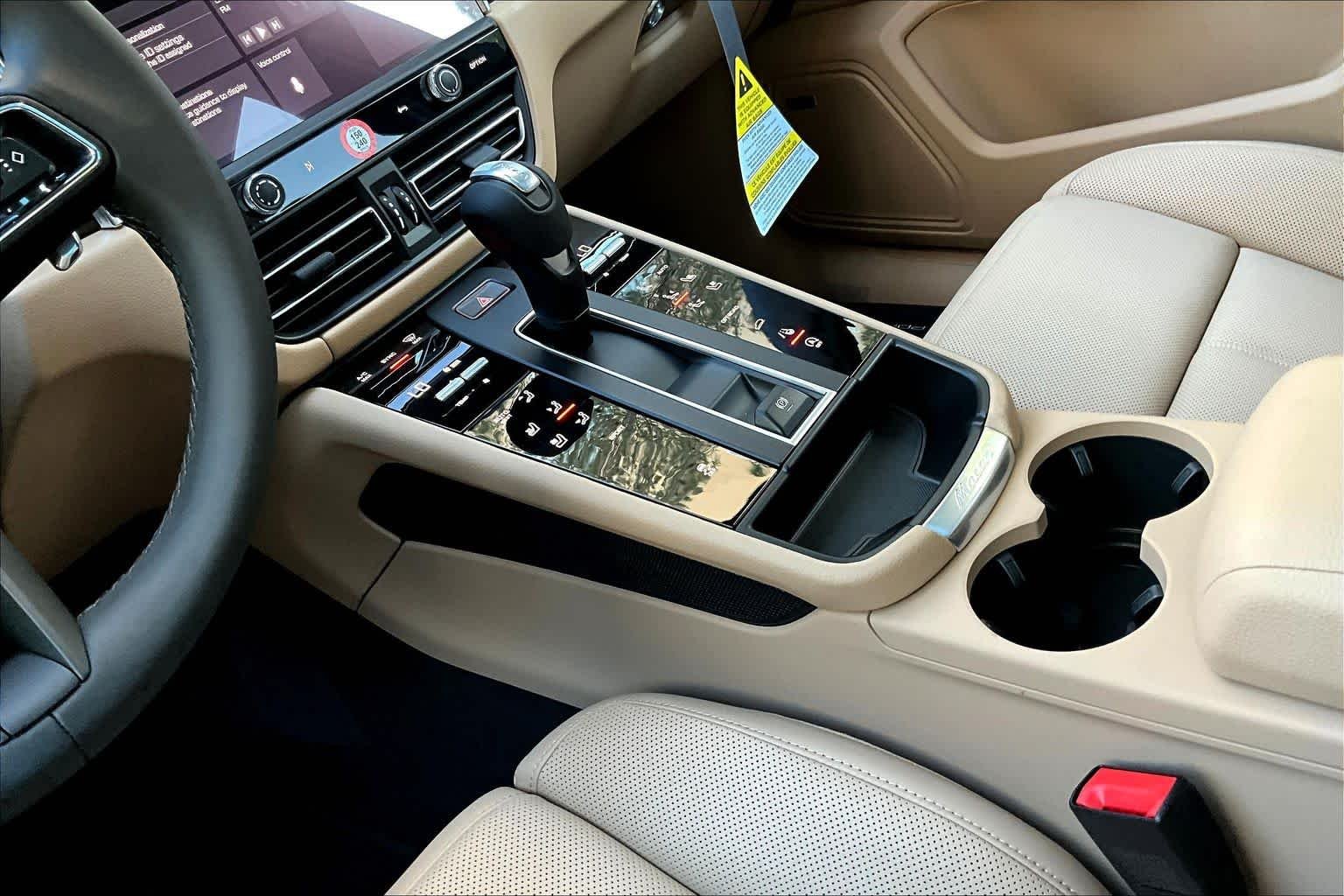 2026 Porsche Macan - Photo 17