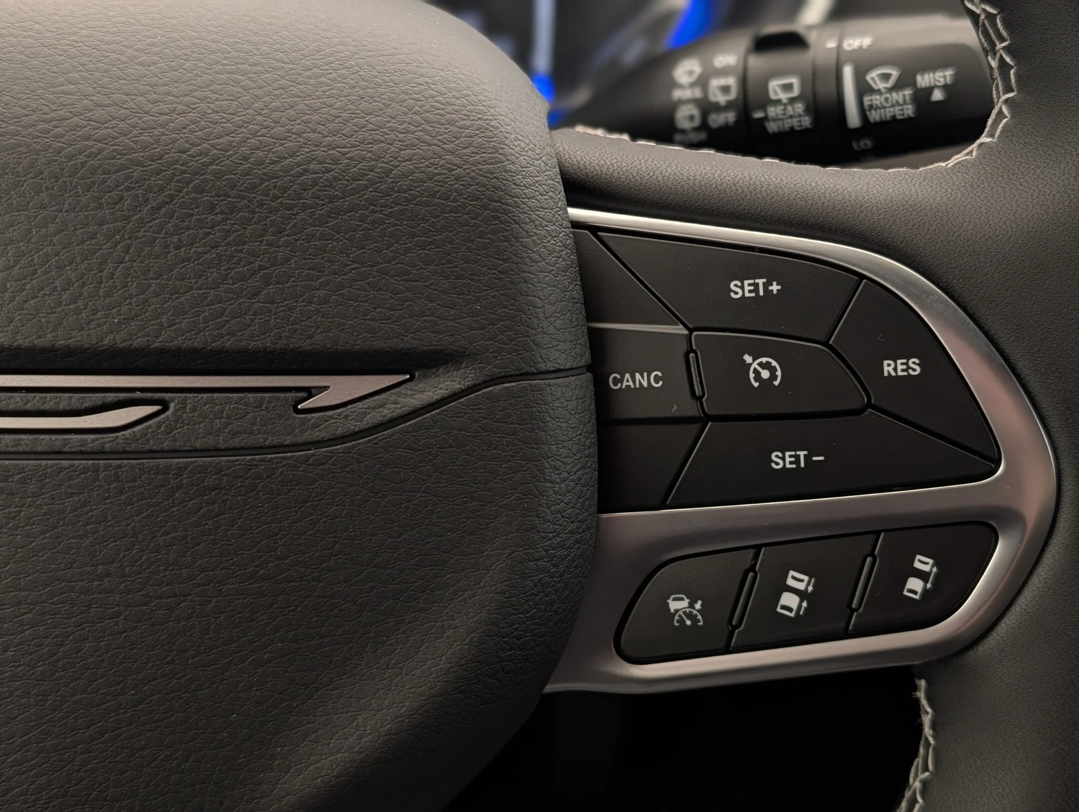 New 2027 White Chrysler Select - - AWD - Adaptive Cruise Control - Blind Spot Monitor & More! image 18