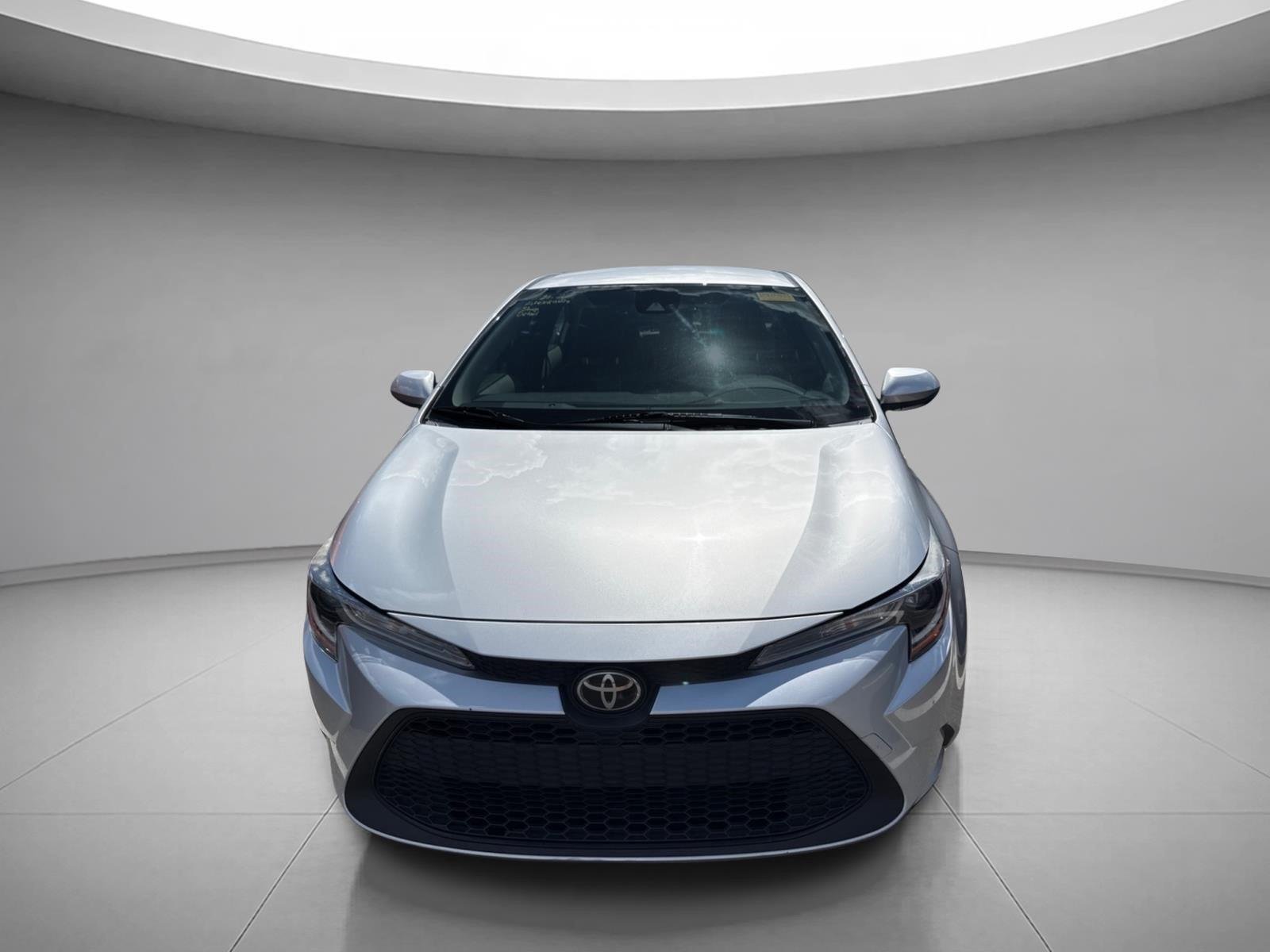 Used 2020 Classic Silver Metallic Toyota LE image 25
