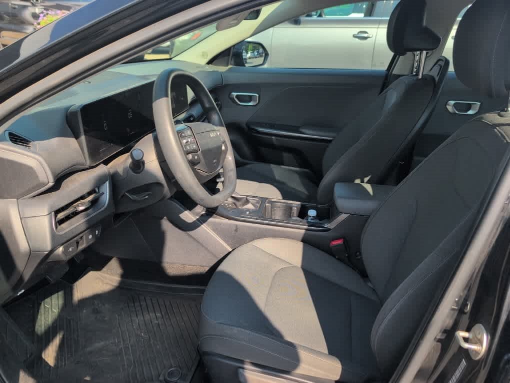 Used 2025 Aurora Black Pearl Kia LXS image 8