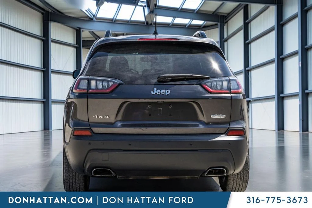 Certified Used 2022 Gray Jeep Latitude Lux image 24