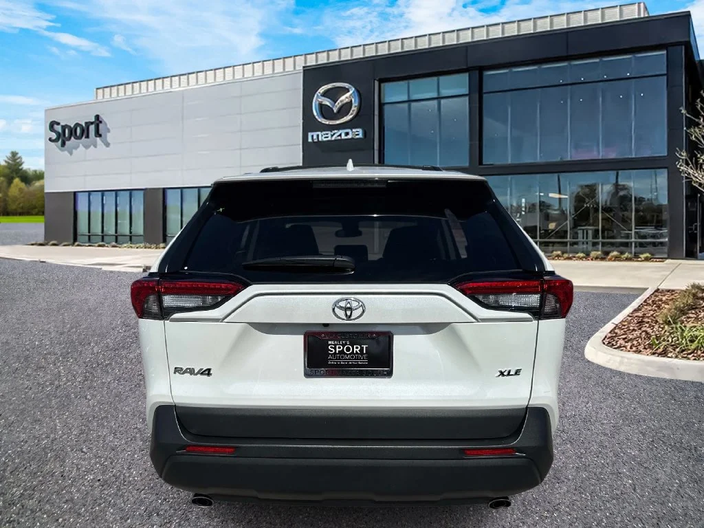 Used 2025 Beige Toyota XLE Premium image 5