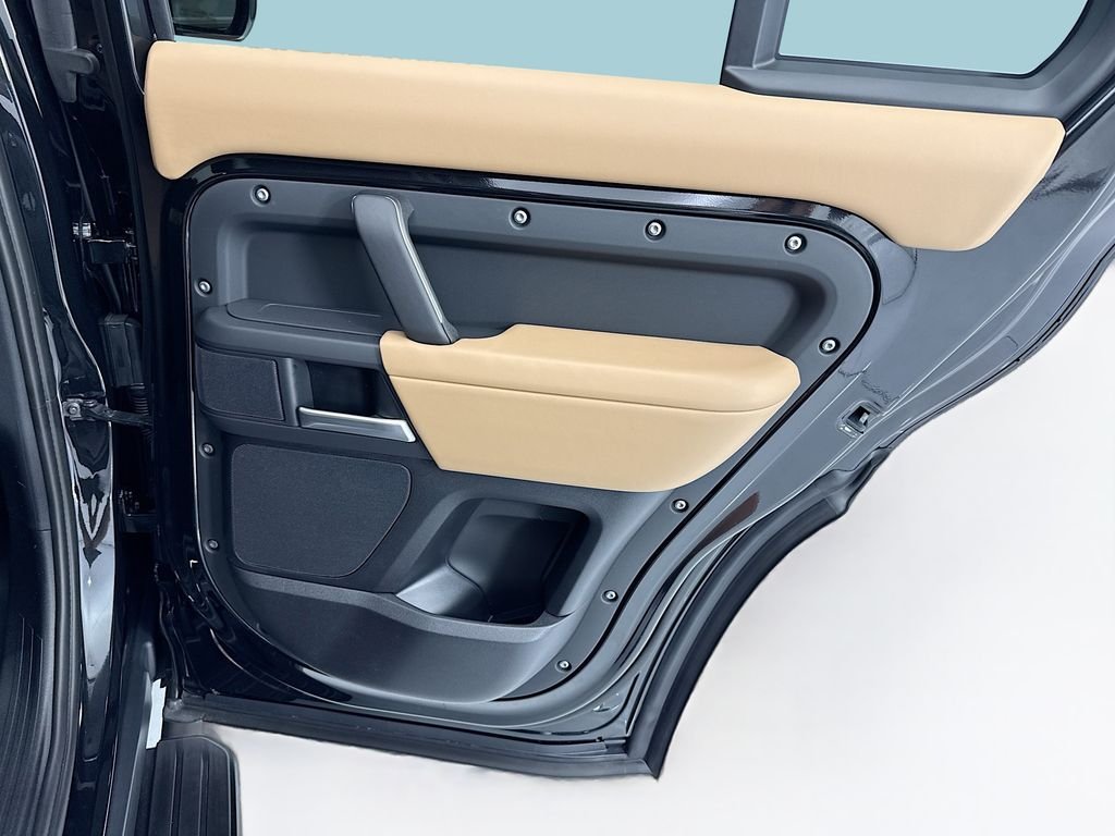 New 2026 Santorini Black Land Rover X-Dynamic SE image 27