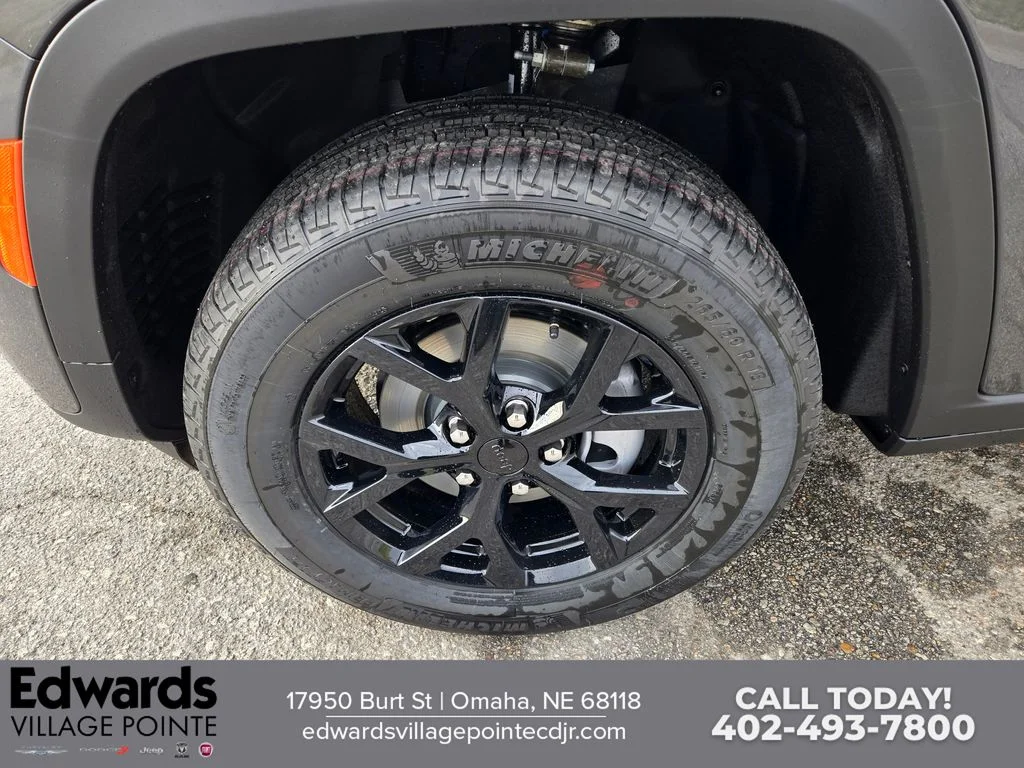 New 2026 Baltic Gray Metallic Clear-Coat Exterior Paint Jeep Laredo Altitude image 9