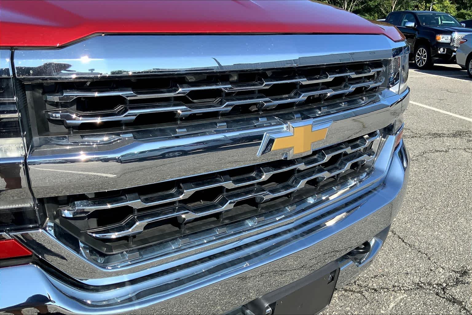Used 2018 Cajun Red Tintcoat Chevrolet LTZ image 29