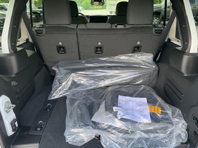 New 2026 Bright White Clear-Coat Exterior Paint Jeep Sport S image 6