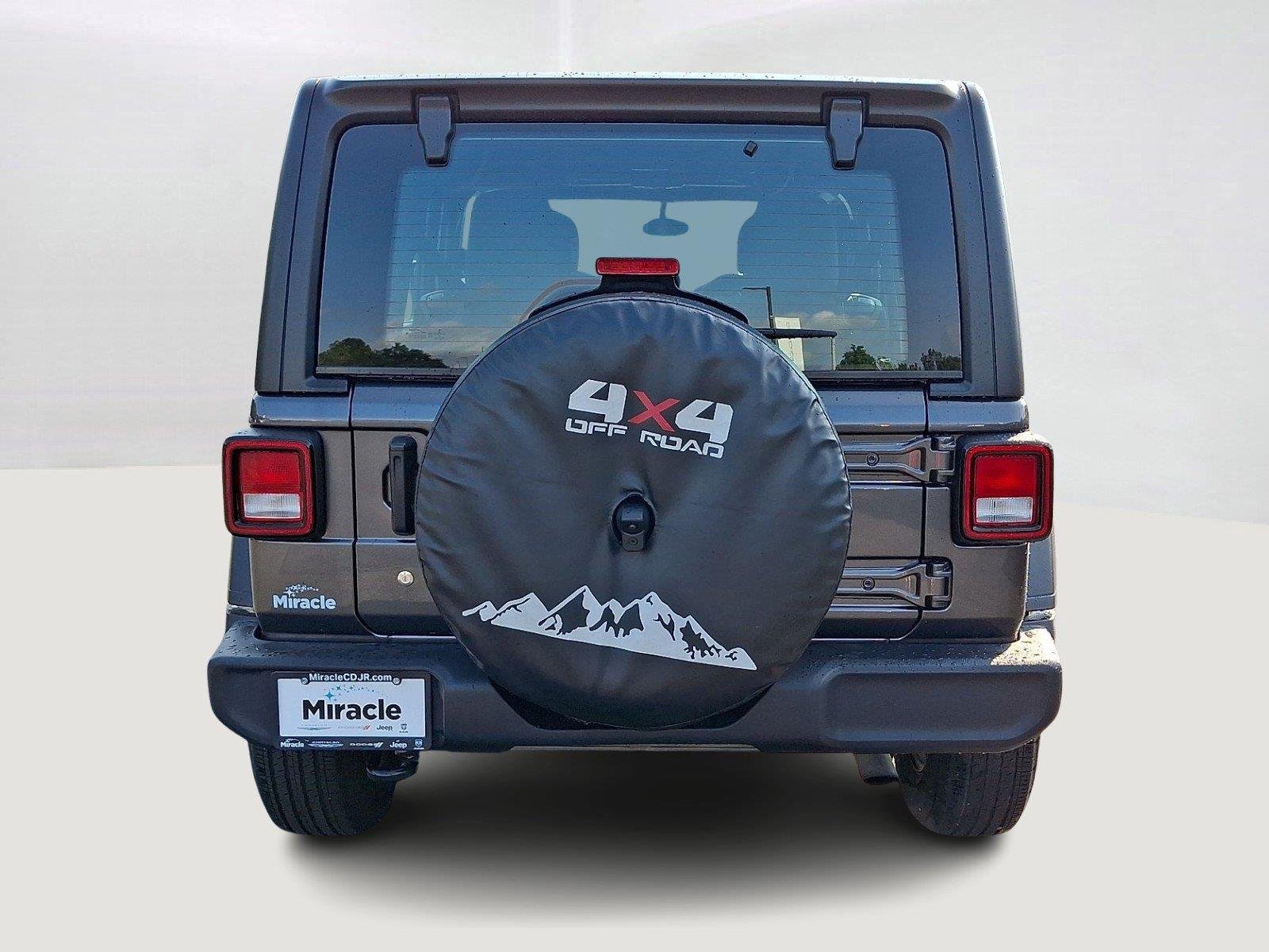 Used 2022 Granite Crystal Metallic Clearcoat Jeep Unlimited Sport image 5