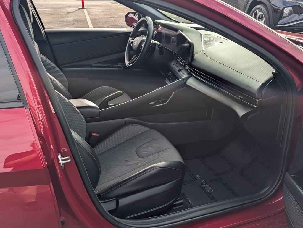 2025 Hyundai Elantra N Line - Photo 9
