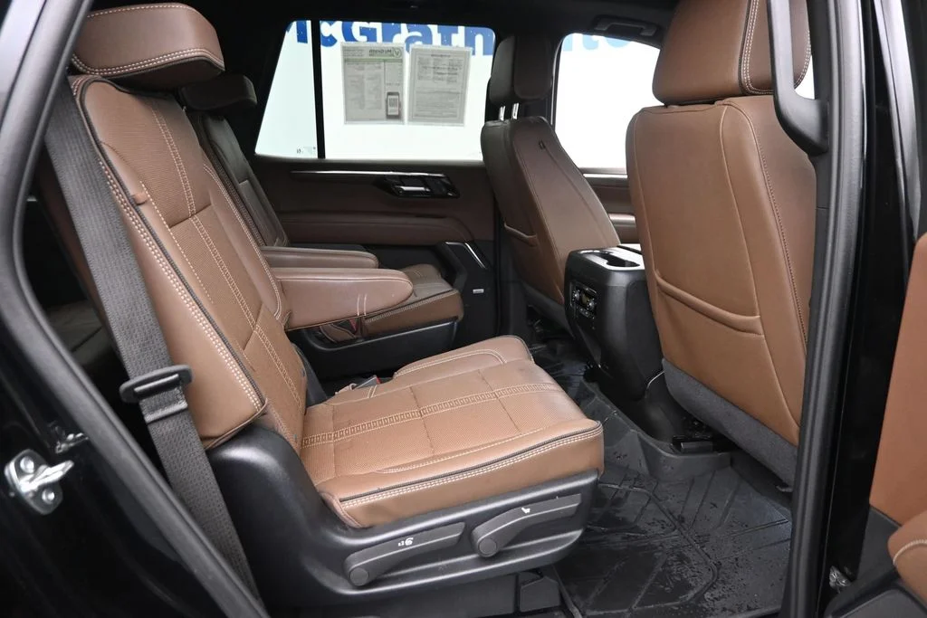 Used 2025 Black Chevrolet High Country image 10