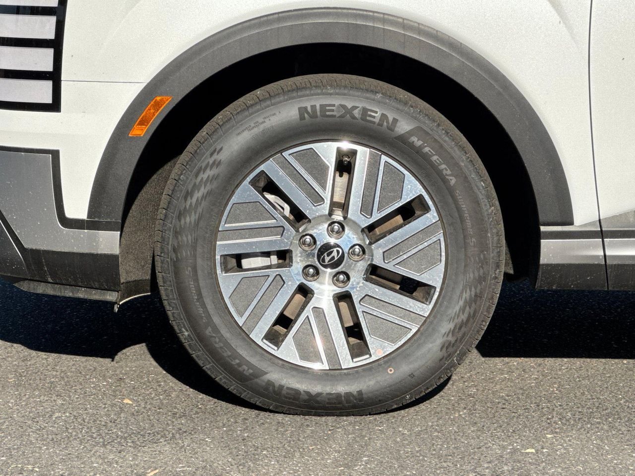 New 2026 White Hyundai SEL 8P image 24