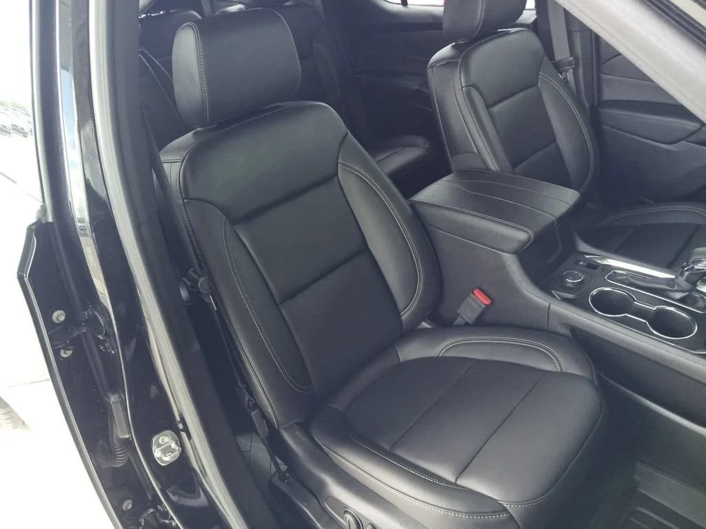 Used 2023 Mosaic Black Metallic Chevrolet LT Leather image 28