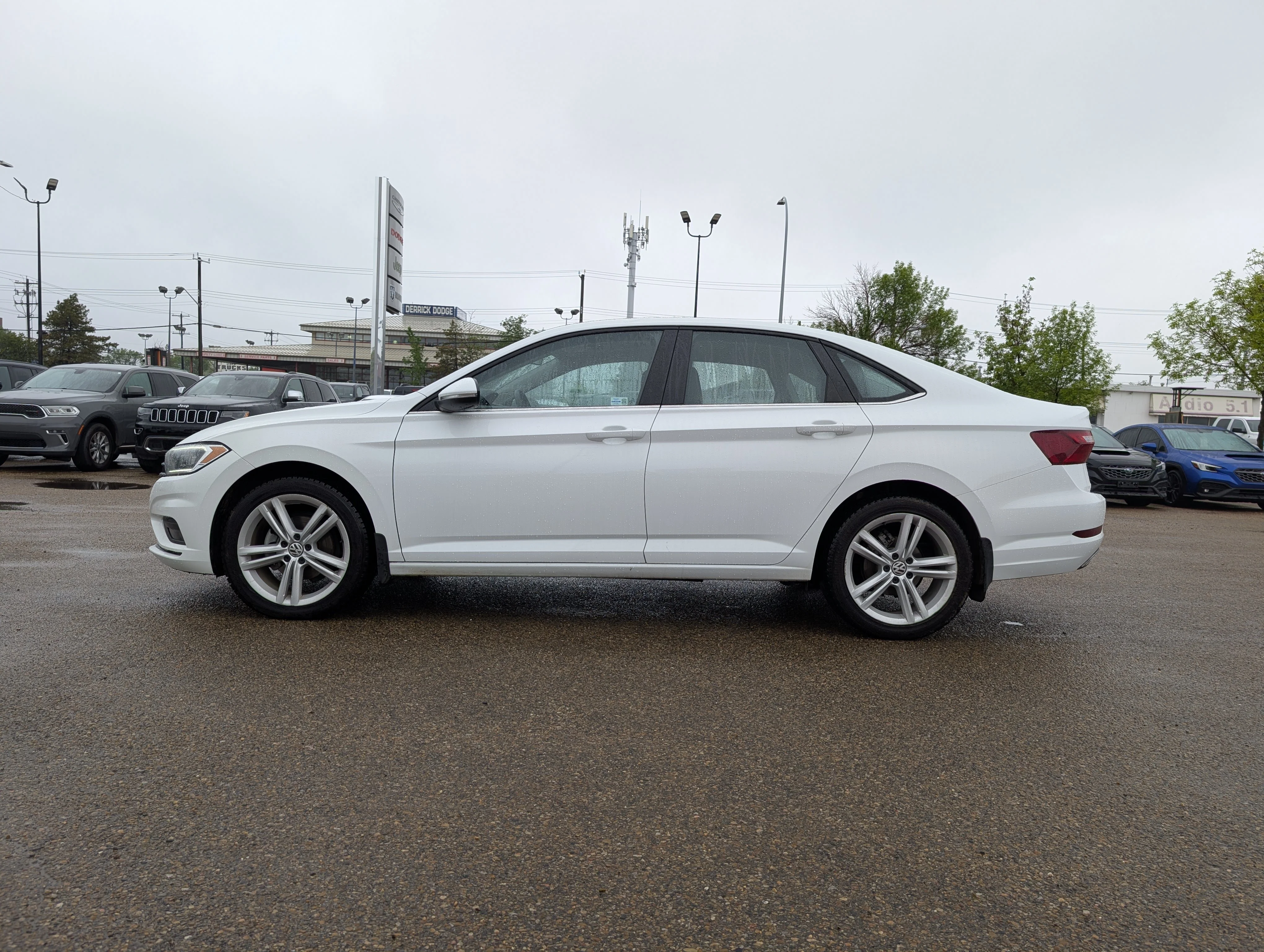 Used 2020 Pure White Volkswagen Execline image 3