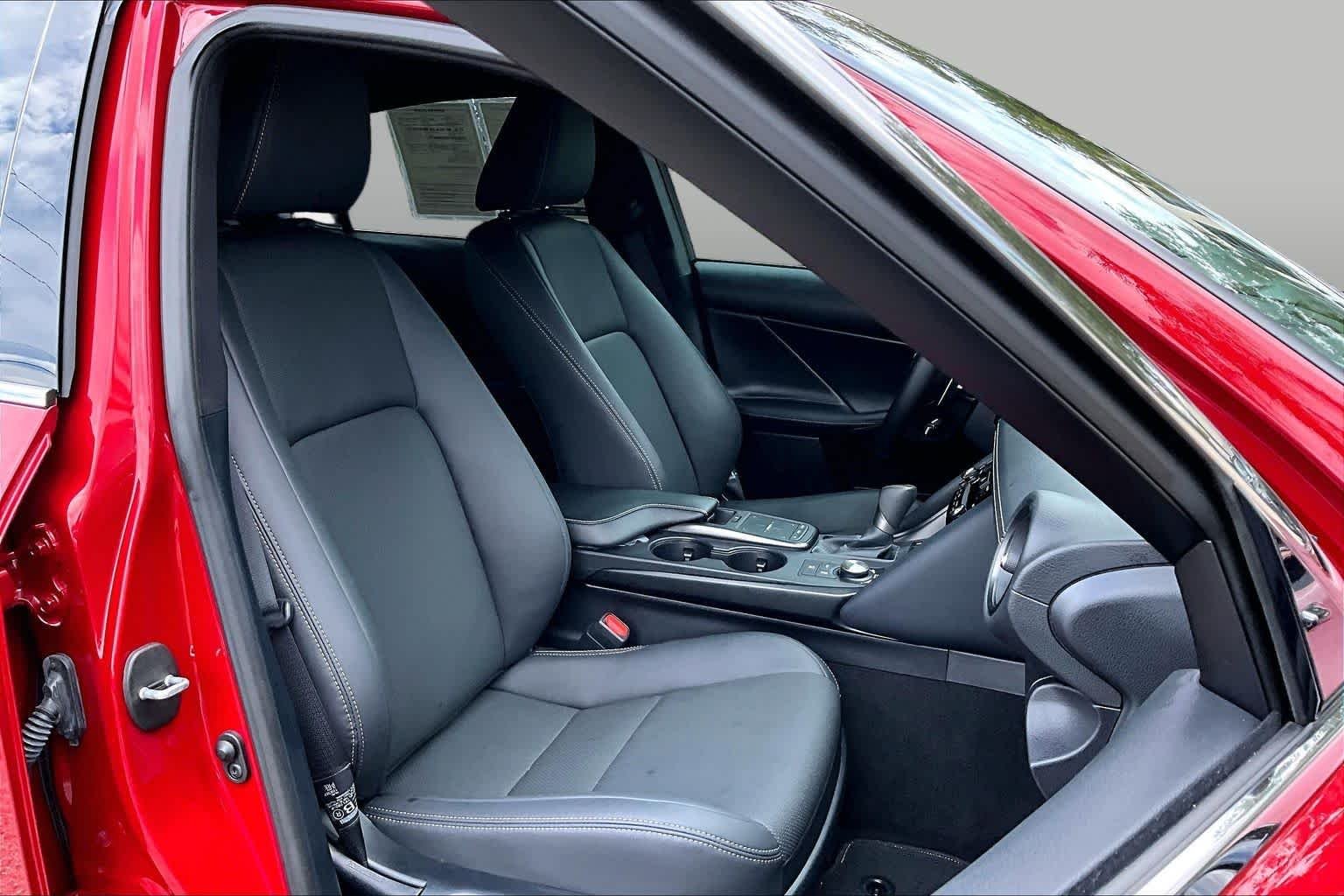 Used 2025 Matador Red Mica Lexus  image 9