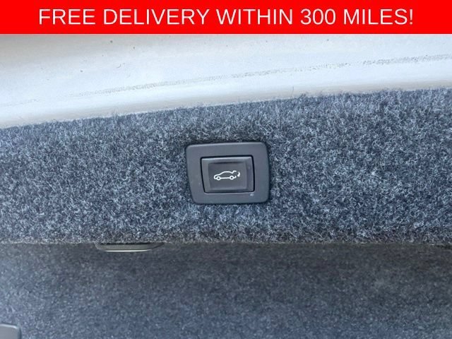 Certified Used 2016 CRYSTAL WHITE TRICOAT Cadillac Luxury AWD image 33