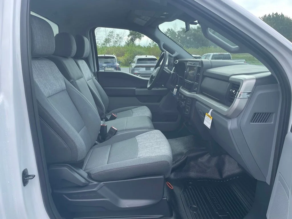 New 2026 Oxford White Ford F-250® XLT image 14