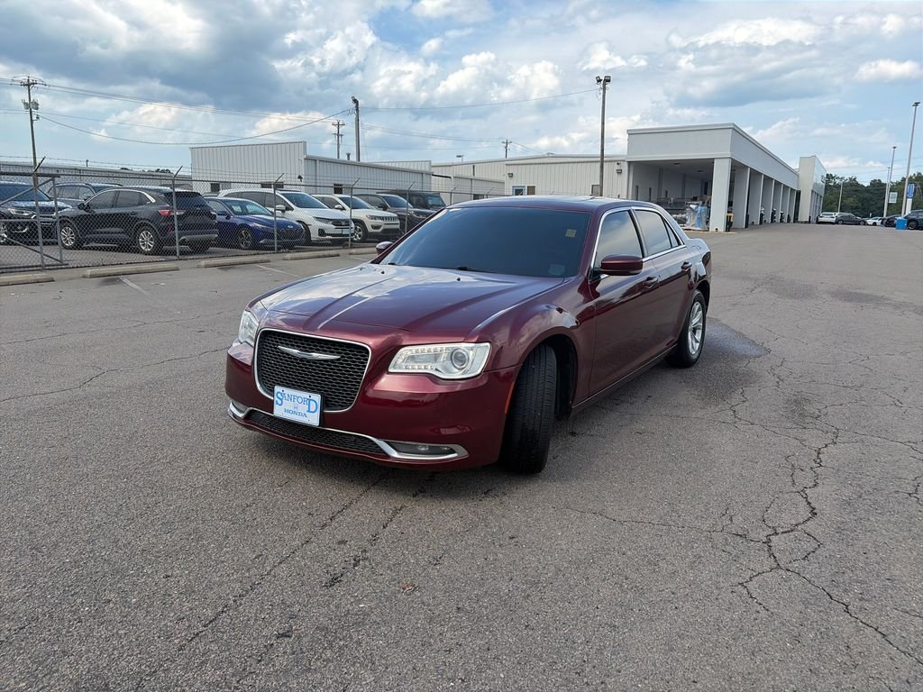 Used 2016 Velvet Chrysler Limited image 1