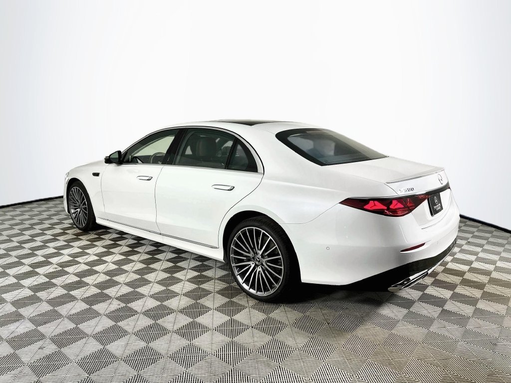 New 2027 MANUFAKTUR Moonlight White Metallic Mercedes-Benz S 580 image 5