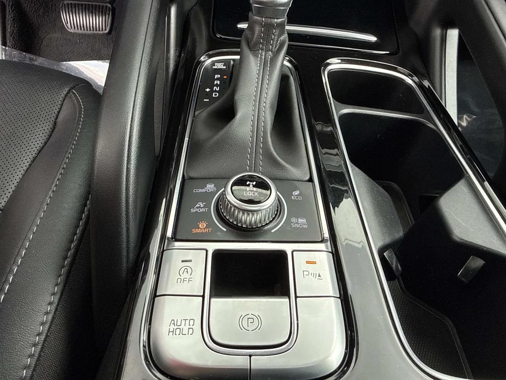 Used 2023 Black Kia S image 38