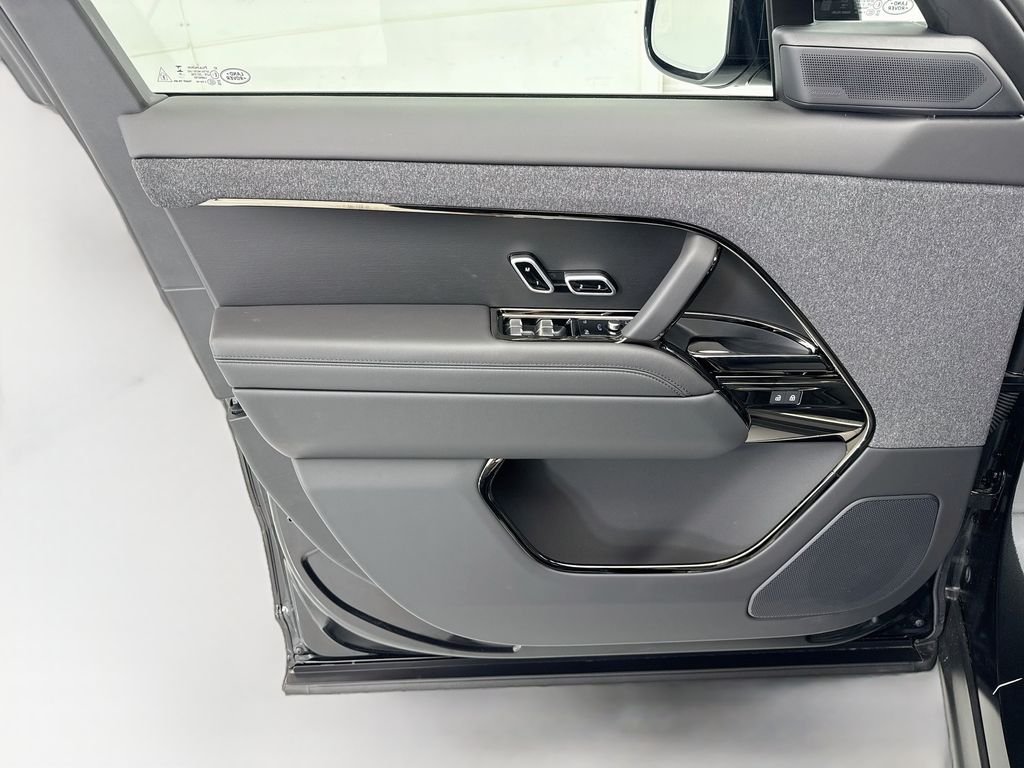 New 2026 Santorini Black Land Rover Dynamic SE image 23