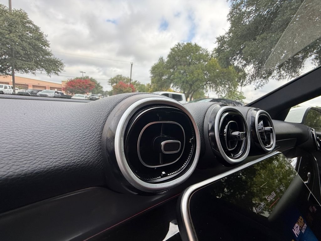 Used 2025  Mercedes-Benz GLC 300 image 23