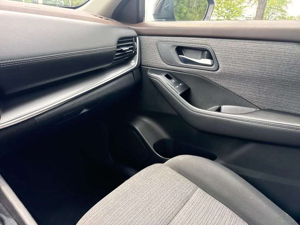 Used 2021 Super Black Nissan SV image 17