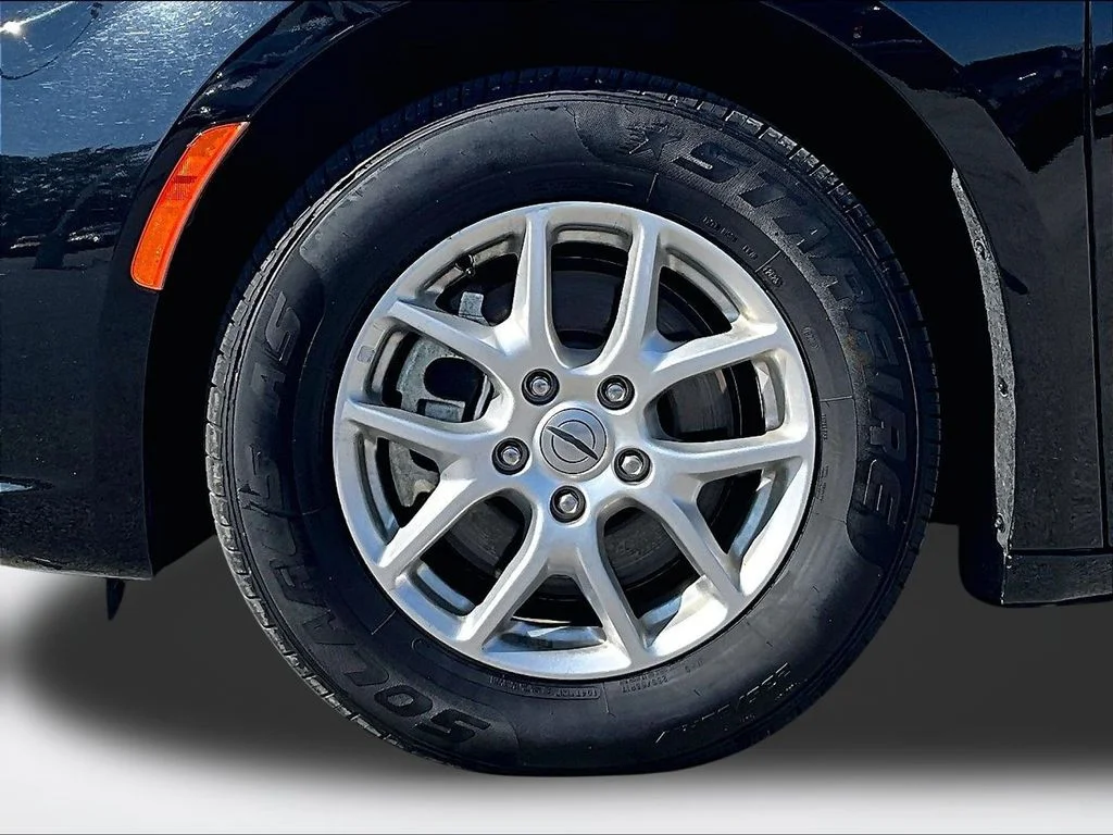 Used 2024 Black Chrysler Touring L image 10