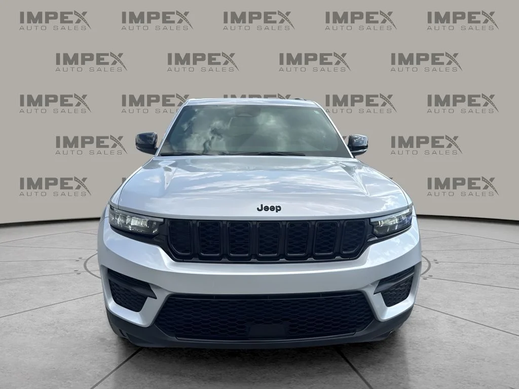 Used 2024 Silver Jeep Altitude X image 8