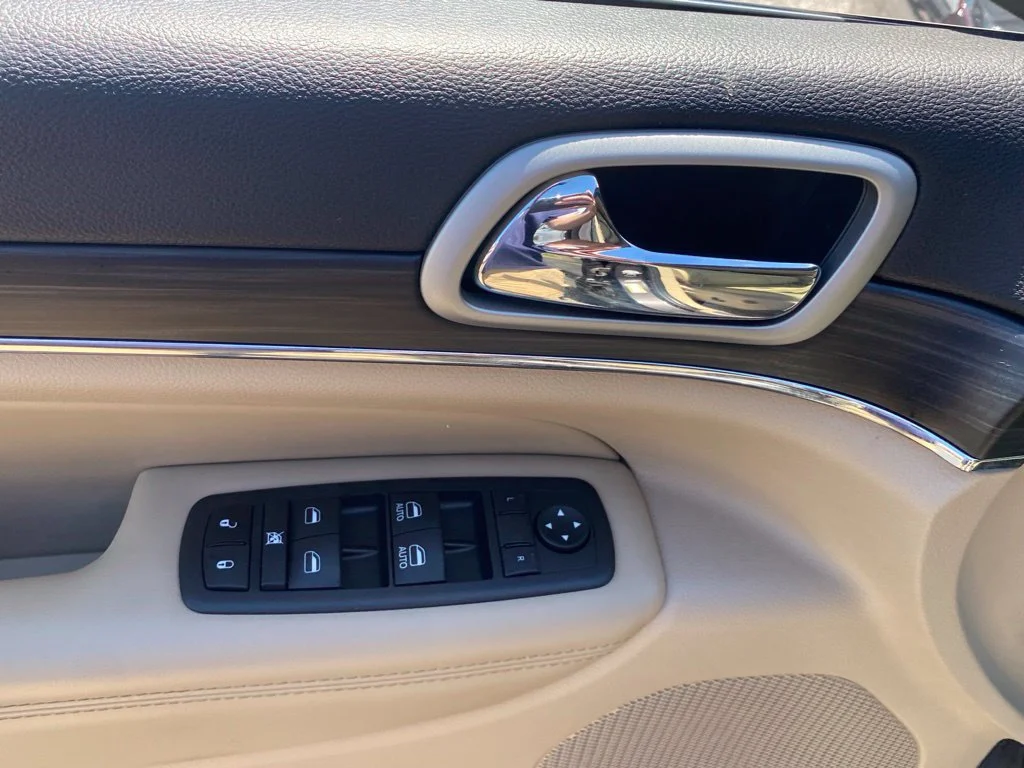 Used 2021 Gray Jeep Limited image 20